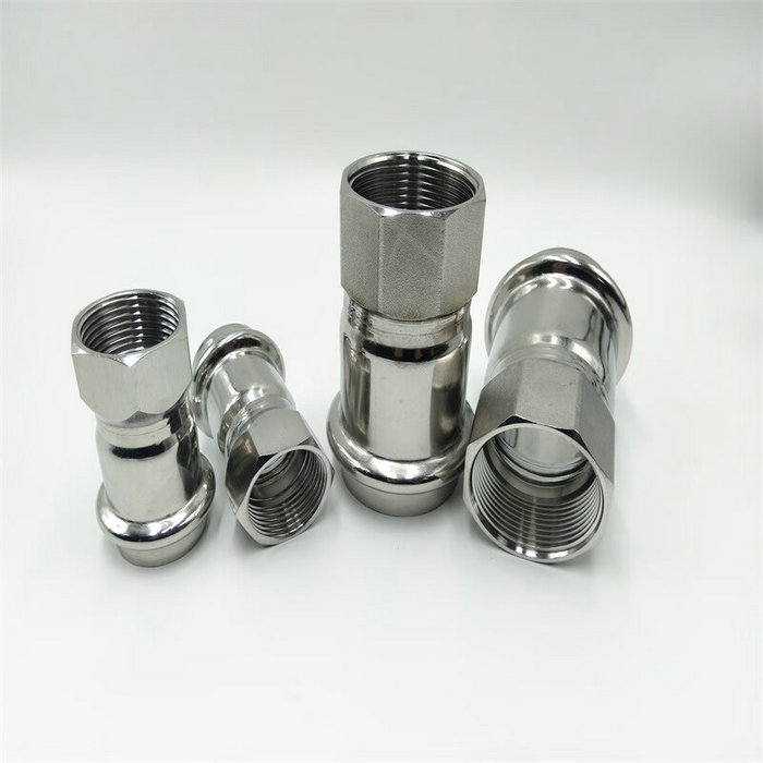 卡压式不锈钢管件：内螺纹转换接头